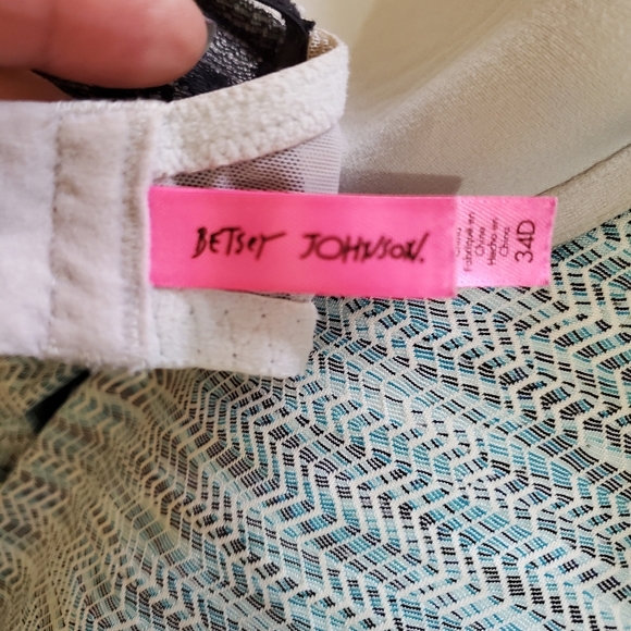 Betsy Johnson Lace Underwire Bra - Picture 3 of 3